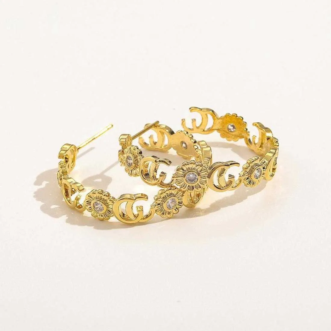 60% DI SCONTO 2023 Nuovi gioielli di moda di alta qualità di lusso per orecchini a doppio girasole Orecchini in rame con zircone intarsiato in vero oro placcato in oro con fiore in argento