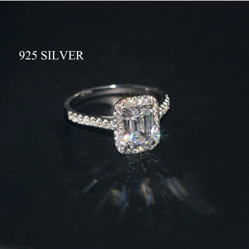 Bröllopsringar Handgjorda Emerald Cut 2CT Lab Diamond Ring 925 Sterling Silver Engagement Band for Women Bridal Fine Party Jewelry 232300