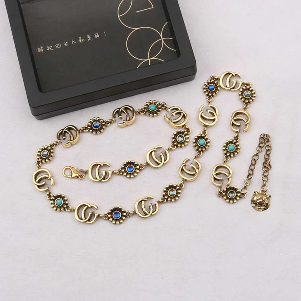 Design luxury jewelry ancient family Daisy neckchain women's versatile design personalized collarbone chain small head Necklace
