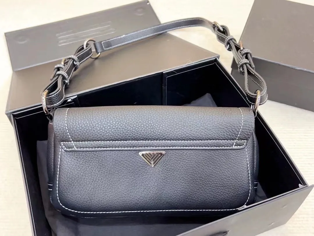 2032年の女性高級デザイナー中世のバッグだがショルダーバッグの斜め財布輸入トーゴカウハイド