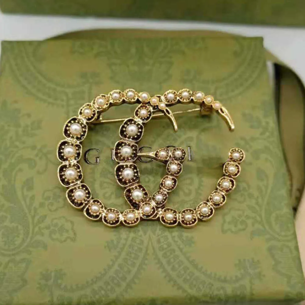 20% zniżki na 2023 Nowy luksusowa wysokiej jakości biżuteria modowa na podwójną nową broszkę prosta płaszcz Pearl Broch Akcesoria