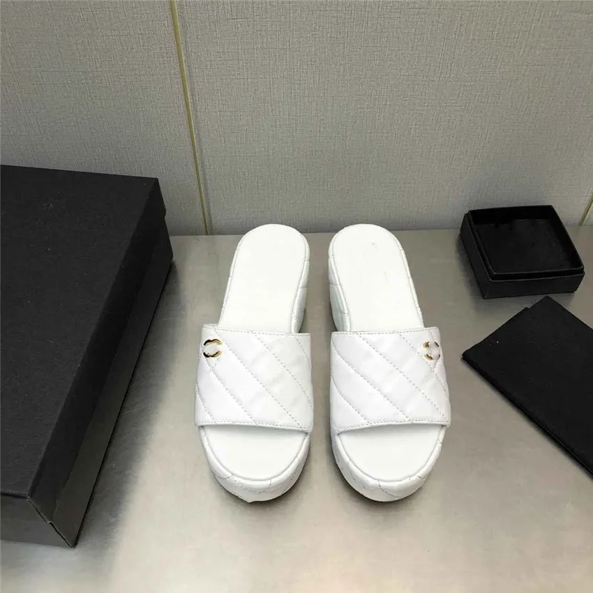 Chanel sun online deck slides