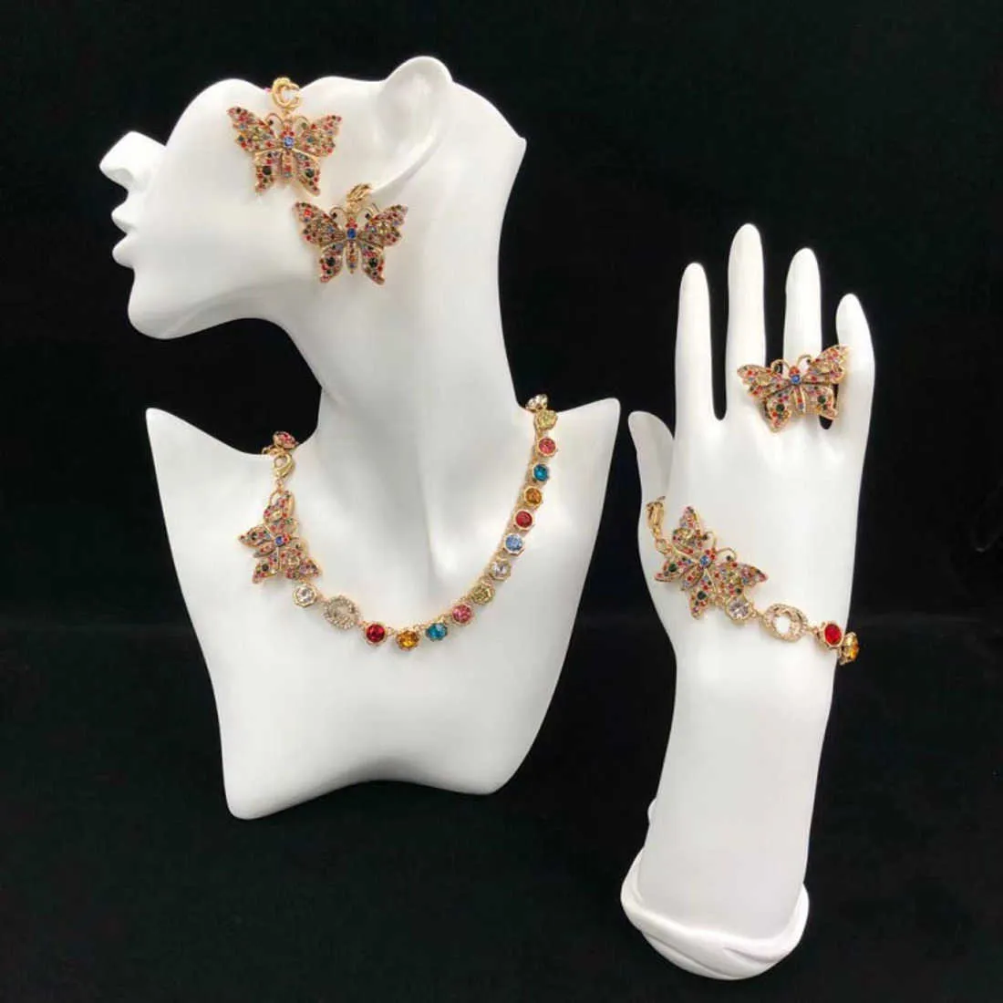 60% de réduction 2023 Nouveaux bijoux de mode de haute qualité de luxe pour double papillon légume Strass Collier bracelet ouvert matériau en laiton anneau polyvalent