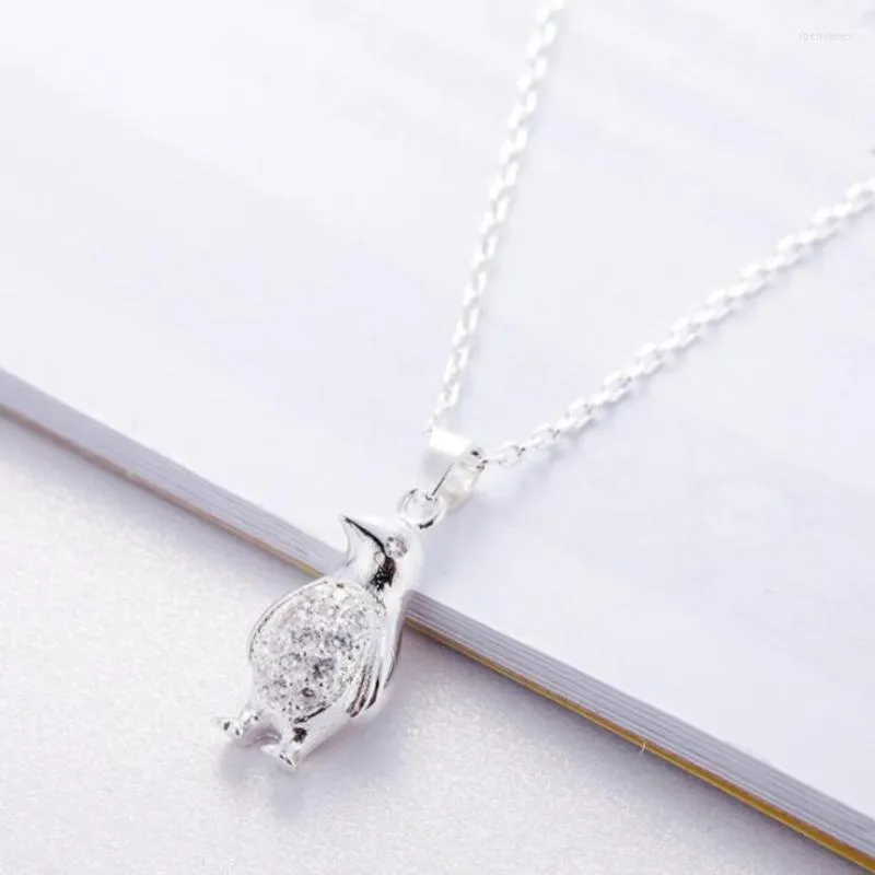 Colliers de cou WYEAIIR Tempérament Strass Personnalité Mignon Pingouin Brillant Littéraire Versa 925 Sterling Argent Clavicule Chaîne Femelle