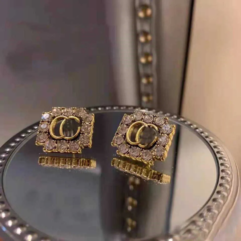 80% korting op 2023 Nieuwe luxe hoogwaardige mode -sieraden voor dubbele letters Flash Diamond yu dezelfde oorbellen zijn ouderwetse en veelzijdige temperamentoorbellen