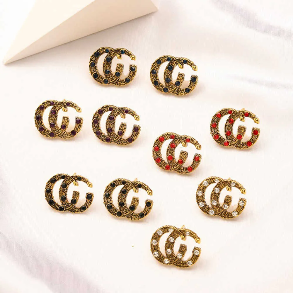 20 off 2023 nouveaux bijoux de mode de haute qualité de luxe pour la famille de tempérament français classique haut sens lettres d'or anciennes boucles d'oreilles en diamant