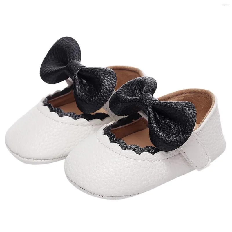 Första vandrare födda babyskor flickor pu anti-halk bowknot klassisk prinsessklänning vandrare småbarn crib sko moccasins