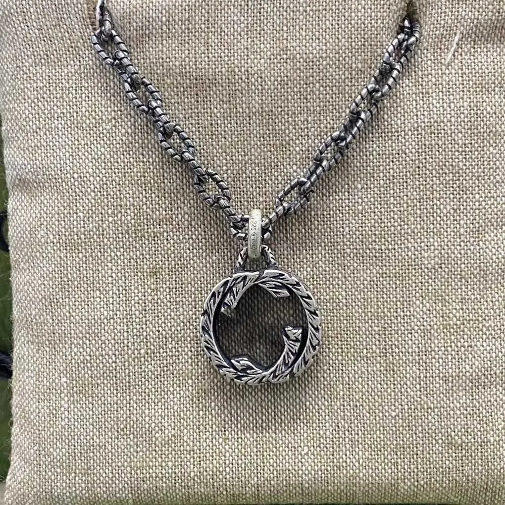 Top-Designer-Schmuck. Ineinandergreifende Paar-Kragenkette aus Sterlingsilber mit geschnitzten Streifen für alte Männer und Frauen