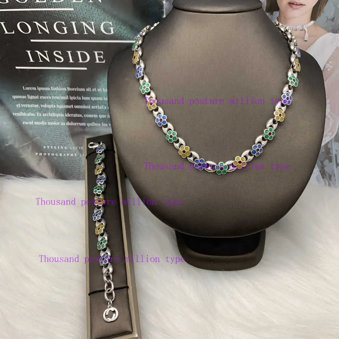 20% Rabatt auf alle Gegenstände 2023 Neuer Luxus hochwertiger Modeschmuck für neue Emailleblume Einfache Persönlichkeit Halskette Armbandschmuck