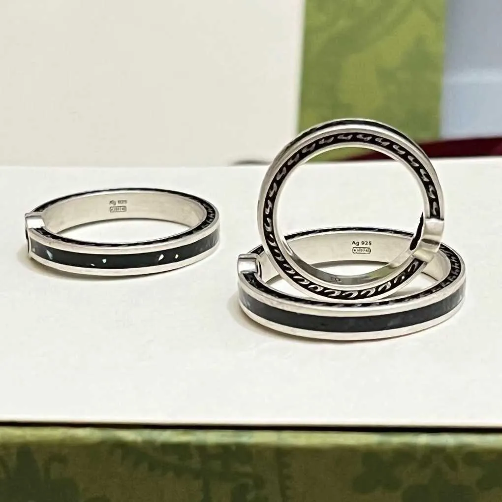 Kolekcja mody 2023 Nowa luksusowa wysokiej jakości biżuteria modowa do czarnego szkliwa blokujące podwójne wąskie dekoracyjne pierścień wzoru grzbietu