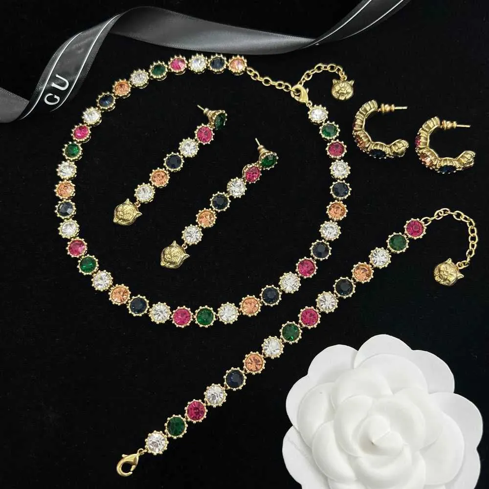 20% DI SCONTO 2023 Nuovi gioielli di moda di alta qualità di lusso per il nuovo doppio colore della caramella collana di diamanti braccialetto testa di tigre orecchini nappa femminile