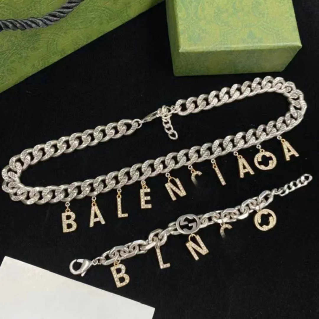 20% de desconto em todos os itens 2023 novas jóias de moda de alta qualidade de luxo para grossa cadeia de peças torcidas Double Rhinestone colar Bracelet Material Design