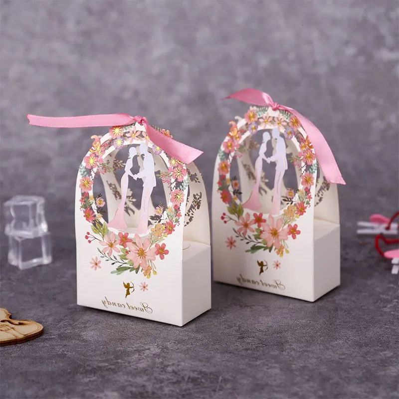 Emballage cadeau 50/100 pièces boîtes d'emballage de cadeau de mariage arc romantique évider sacs de bonbons pour la fête de mariage cadeaux de la Saint-Valentin boîtes d'emballage 230306