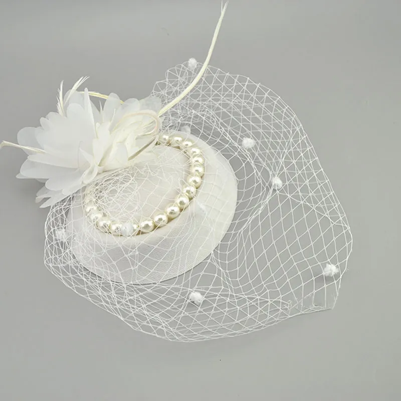 Chapéus de borda ardilosa e jue shung líquido chapéu de penas brancas vermelhas pretas giras de casamento chapéus de casamento fascinador face véus pérolas chapéus de noiva 230306