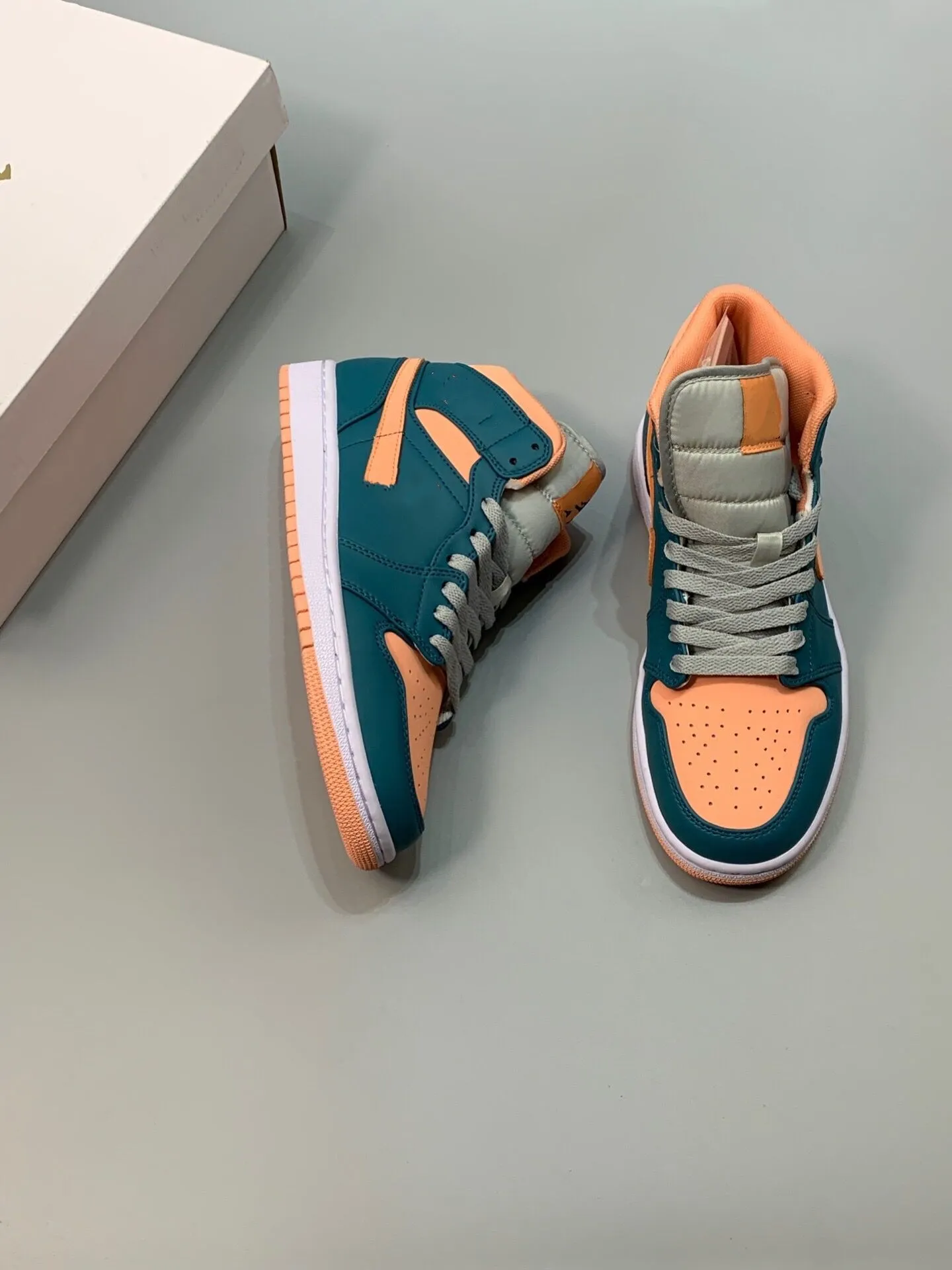 kids green basketball shoes