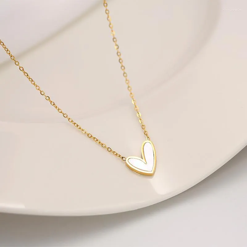 Catene ANENJERY Collana con ciondolo a forma di cuore in acciaio inossidabile 316L per donna Regali a catena per clavicola color oro semplice di fascia alta