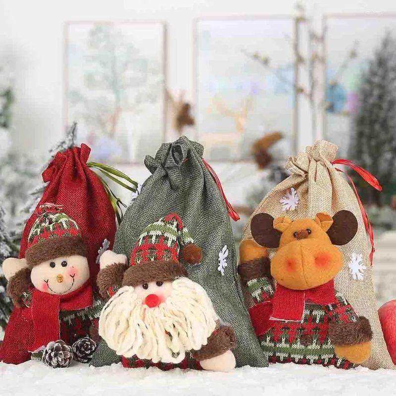 Sacs à bonbons avec cordon de serrage, décorations de noël, poupée d'élan du père noël, tentures de cartes de vœux, paquet de biscuits de fête en lin, sac de noël