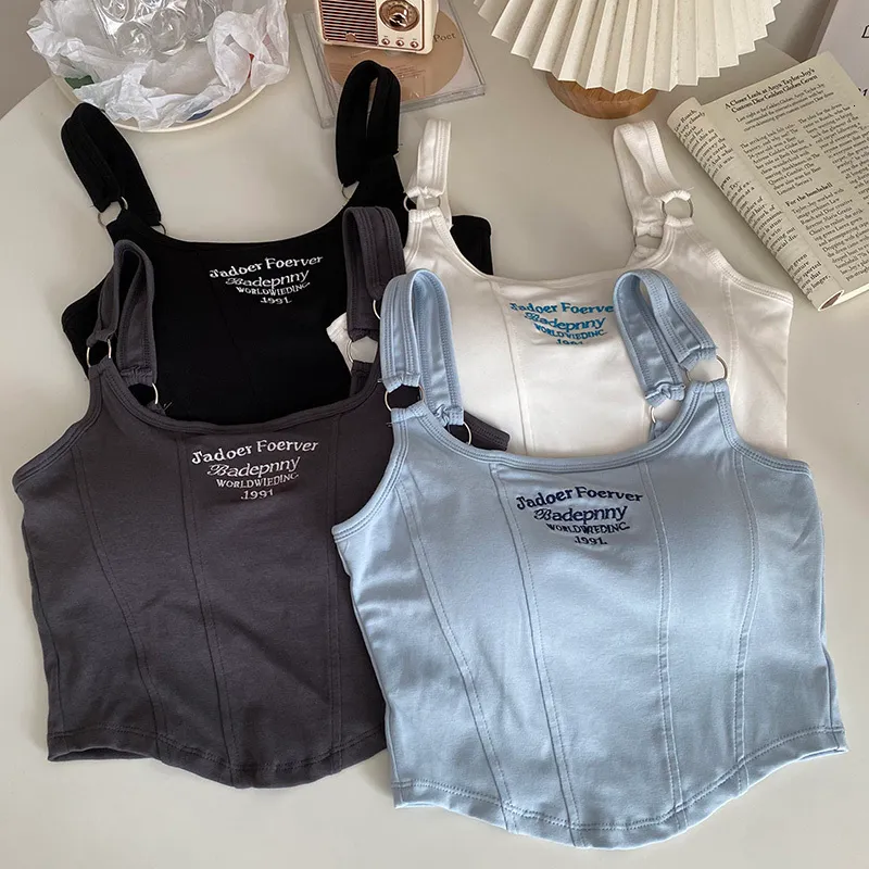 Kvinnors tankar Camis Itoolin Kvinnor Embroid Letter Tank Tops med BH Pad Casual Camis Y2K Crop Tops för kvinnor axelbälte järnring tankstoppar 230306