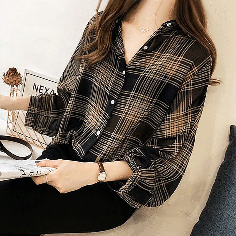 Blouses pour femmes Chemises Mode Casual Mince En Mousseline De Soie Lâche Manches Chauve-Souris À Carreaux Femmes Chemise Bureau Dame Tout-match Revers Bouton Oversize Femme Blouse 230306