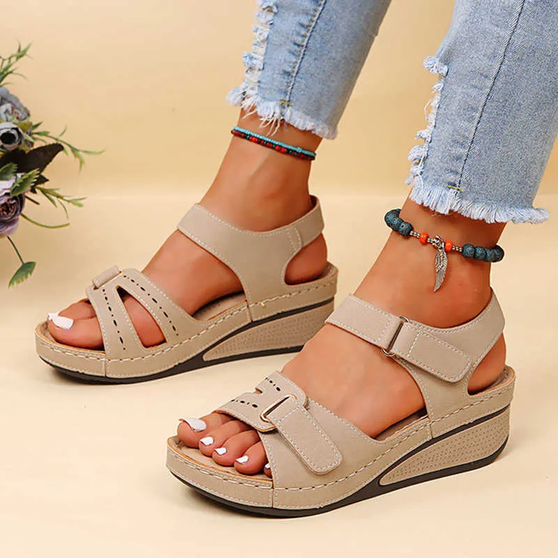 Sandały Retro kliny platformowe Sandały Kobiety 2023 Summer Grube BEAC BEAC Woman plus rozmiar 43 Kurek Sandalias Footwear Z0306