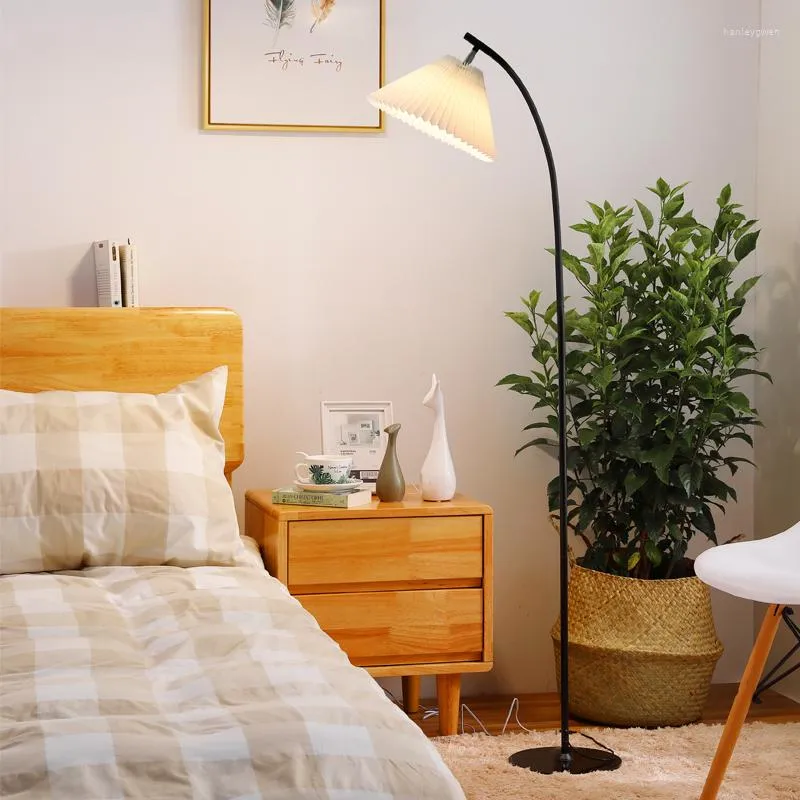 Lâmpadas de chão simples lâmpada plissada sala de estar lateral led em pé de parada de estuda de cama de cama luz de luz ambiente decoração de casa decoração