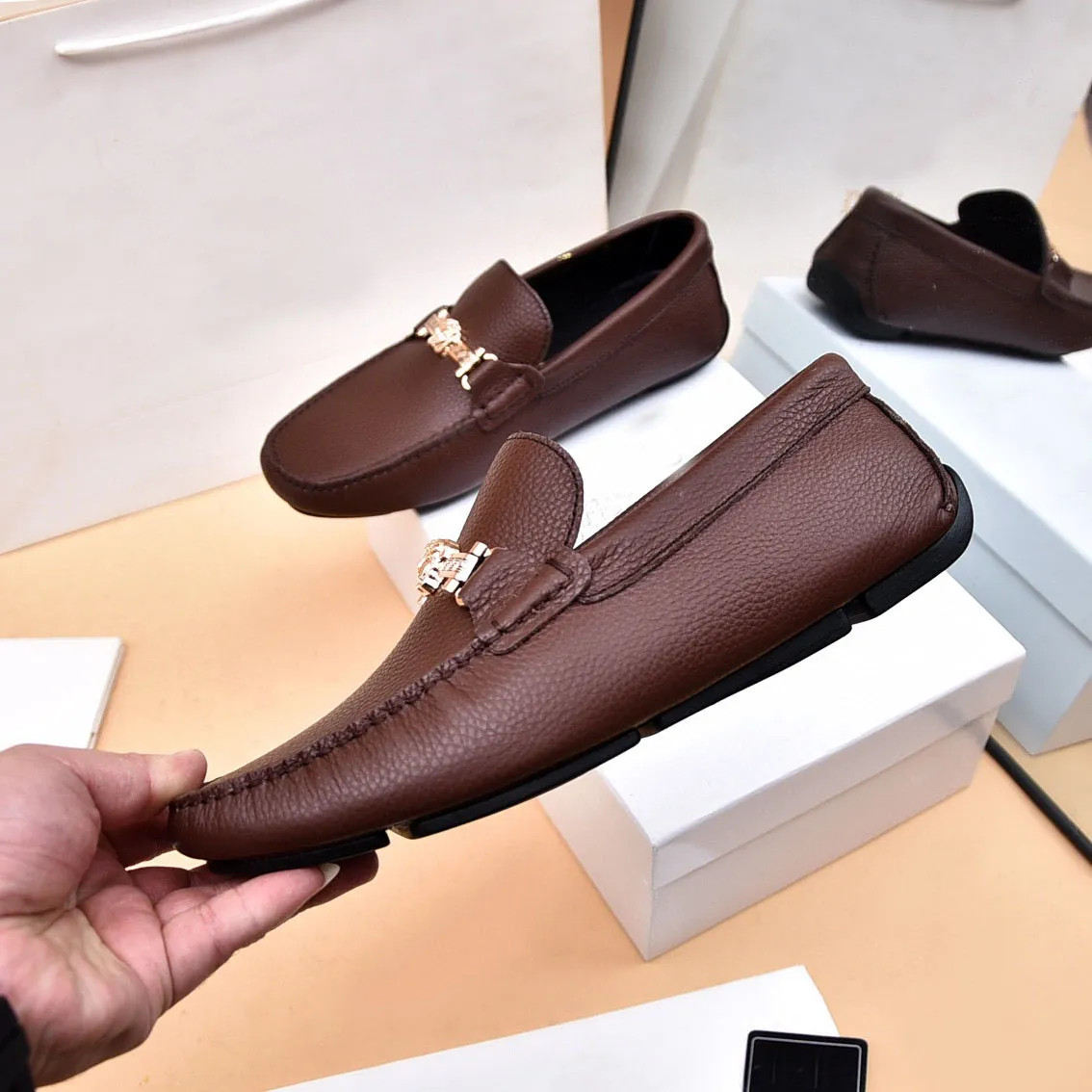Varumärke Mens Loafers klädskor Lågklippande Gommino Driving Casual Shoe Slip On With Orignal Box Storlek 38-46
