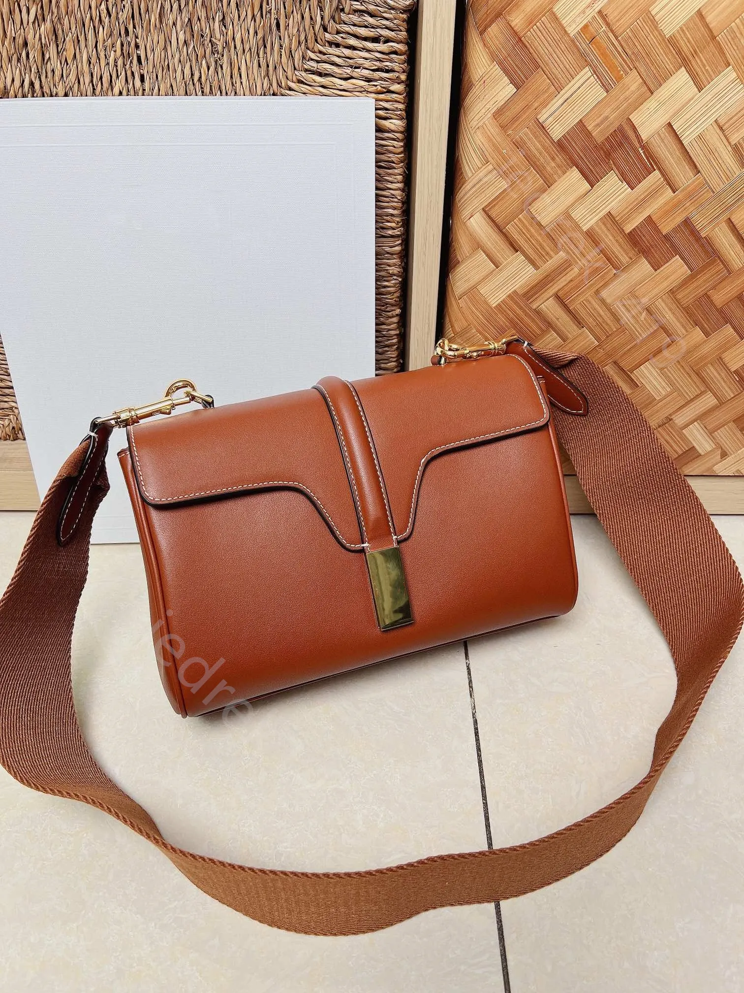 Celinn Mini Crossbody Bag Fashion Designer Structured Celinn Mini Crossbody Bag Fashion Designer Structured