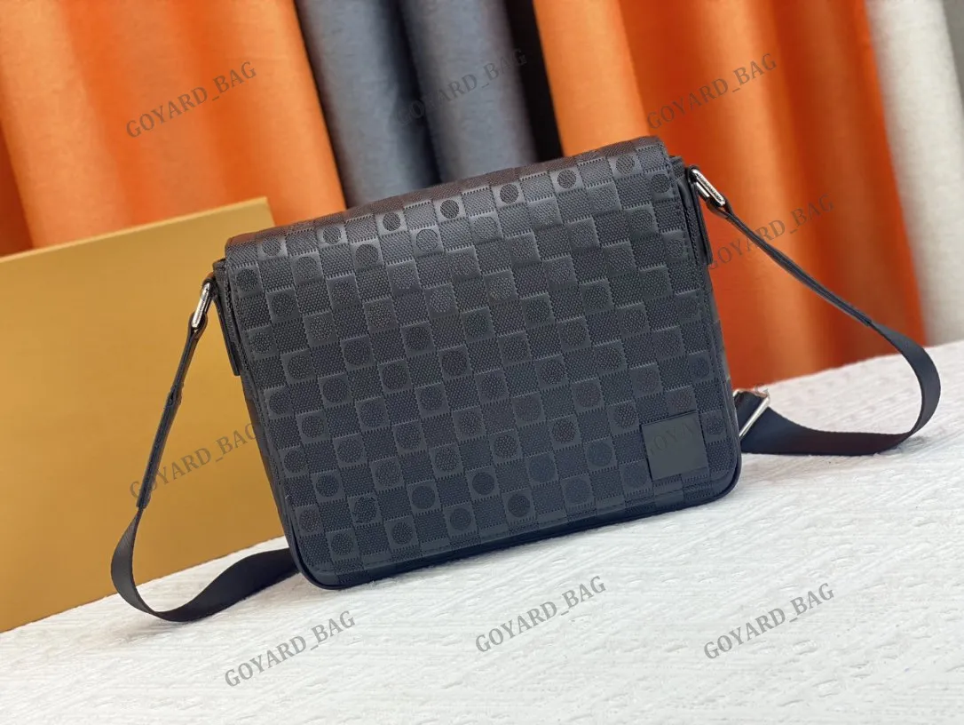 Mens District PM Messenger Bag Luxurys Designer Embossed Monograms Flap Cover CrossBody Bags Shoulder Satchel Bag Leather Rectangular Pouch Tasteful