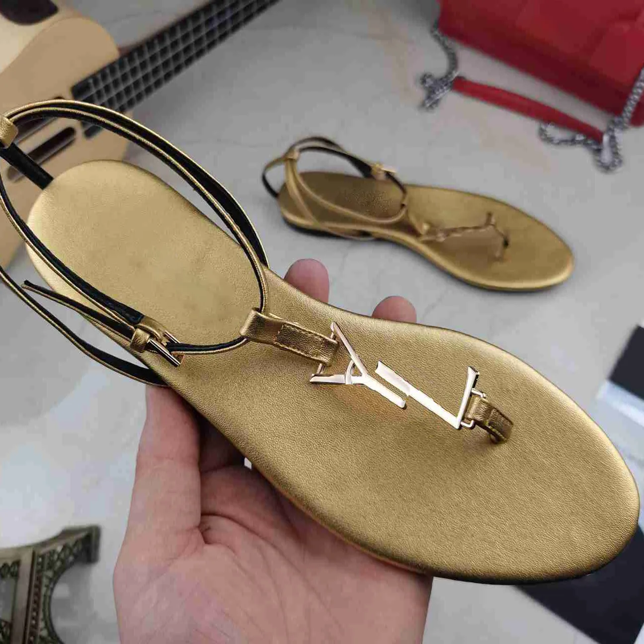 Slippers Women Sandals flip flops Summer Fashion Flats 2023 Shoes Desiger Dress Flip Flops Slippers Woman casual Sandals for girl High quality Stylish outdoors