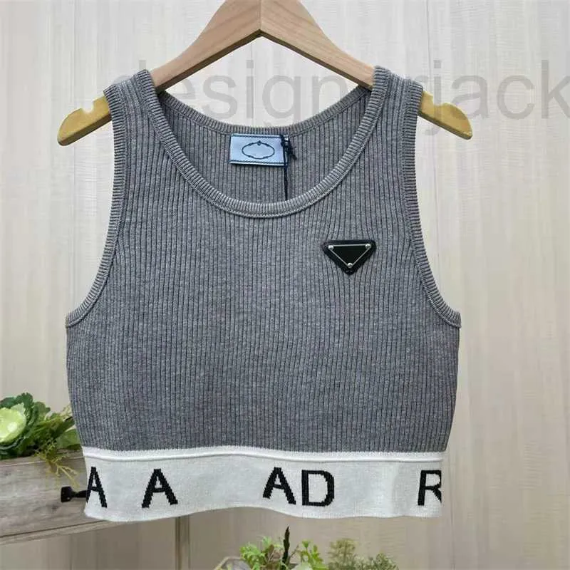 Kadın Tankları Camis Designer Kadın Tasarımcı Üstleri Tees Geniş Omuz Kayışı Yelek Kolsuz Üst Üçlüllü Mektup Rozeti T-Shirt Yaz Kısa 35dz