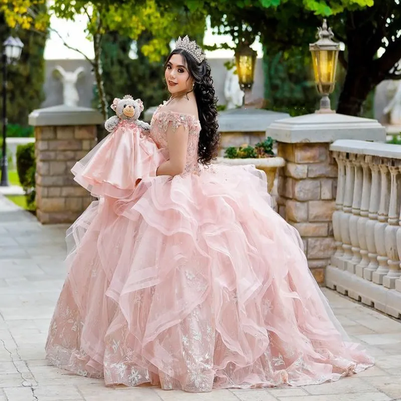 Abito Quinceanera rosa dolce 16 Abito sexy con spalle scoperte Appliques Paillettes Fiori Abito da principessa Party Abiti da 15 anos