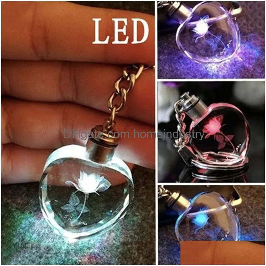 Partybevorzugung 1 Stück Platz Romantisches Herz Kristall Rose Blume LED-Licht Charme Schlüsselanhänger Schlüsselanhänger Schönes kleines Geschenk für 239P Drop De Dhqsr