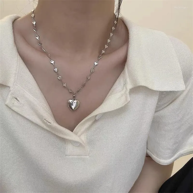 Correntes KPOP Moda Vintage Love Heart Pingente de colares para mulheres Silver Color Metal Clavicle Chain Jóias estéticas 2023