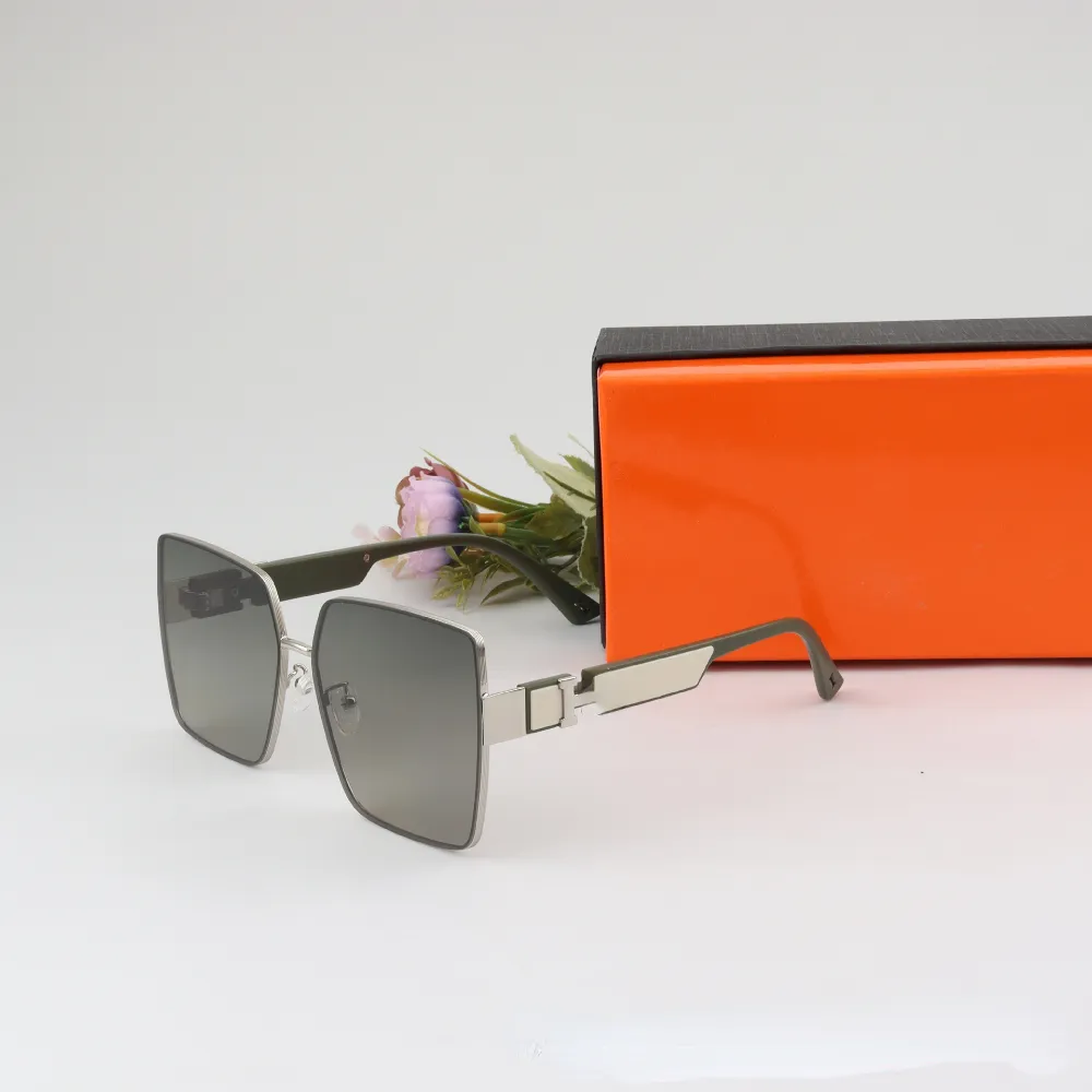 Diseñador de gafas de sol de lujo Carta Mental Cuadrado Marco completo Moda Calle Adumbral para mujer