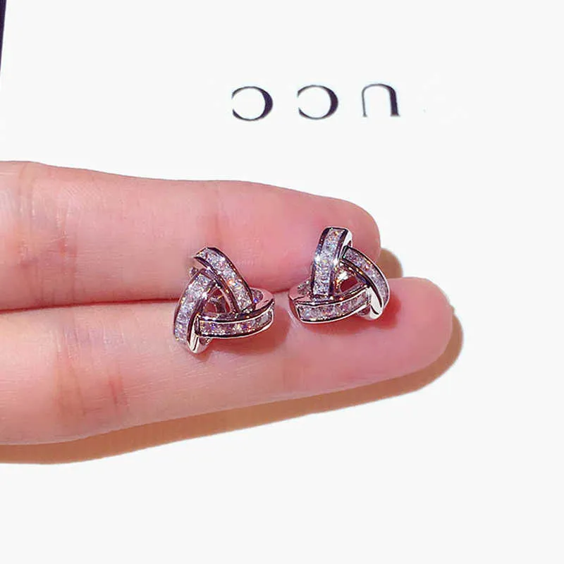 Charme voortreffelijk ontwerp Iced Cycle Buckle Earring voor vrouwen van topkwaliteit bling aaa zirkon stud earring trouwdag sieraden g230307