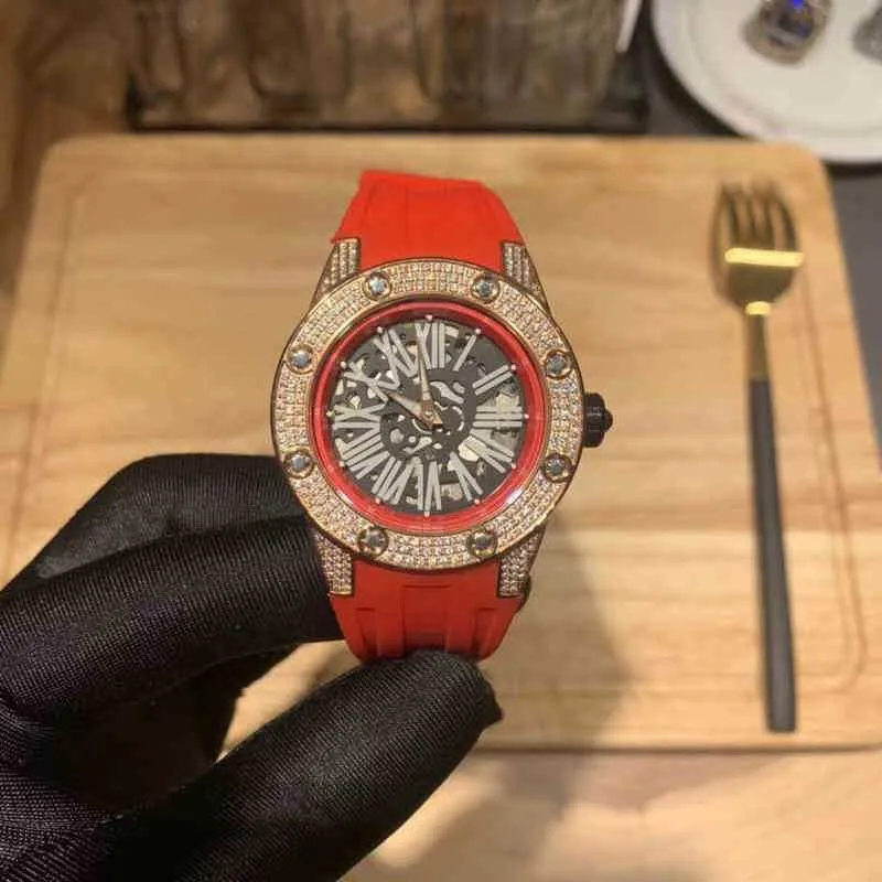 Montres de créateurs Montre Mécanique De Luxe Richa Hommes Milles Business Loisirs Automatique Plein Diamant Rouge Lèvre Bande Femmes Mode Mouvement Suisse