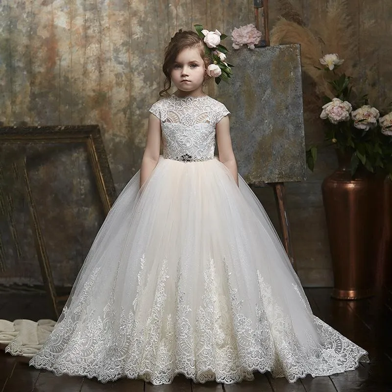 NYA CAP -SLEESS BALLOWGOWN Flower Girl Dress 2020 Keyhole Back Sweep Train First Commonion Dress for Kids Toddler Infant Spets Appliques Custom