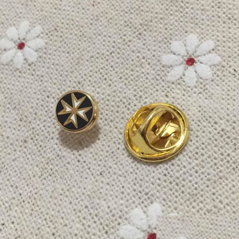 Pins Spettame 100 pezzi di badge in metallo piccolo spillo carino per spilli muratore Masonary Knight Maltese Cross Lapel Pin Mason Gioielli consegna Gioielli Dhu31