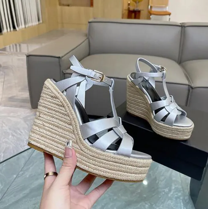 Klassieke sandalen hete zomerschoenen Dikke watertafel open teen sandaal sandaal wig hiel dames schoenen 12,5 cm hoog hakken octrooi lederen vrouwen casual sandaal fabriek schoen 35-42