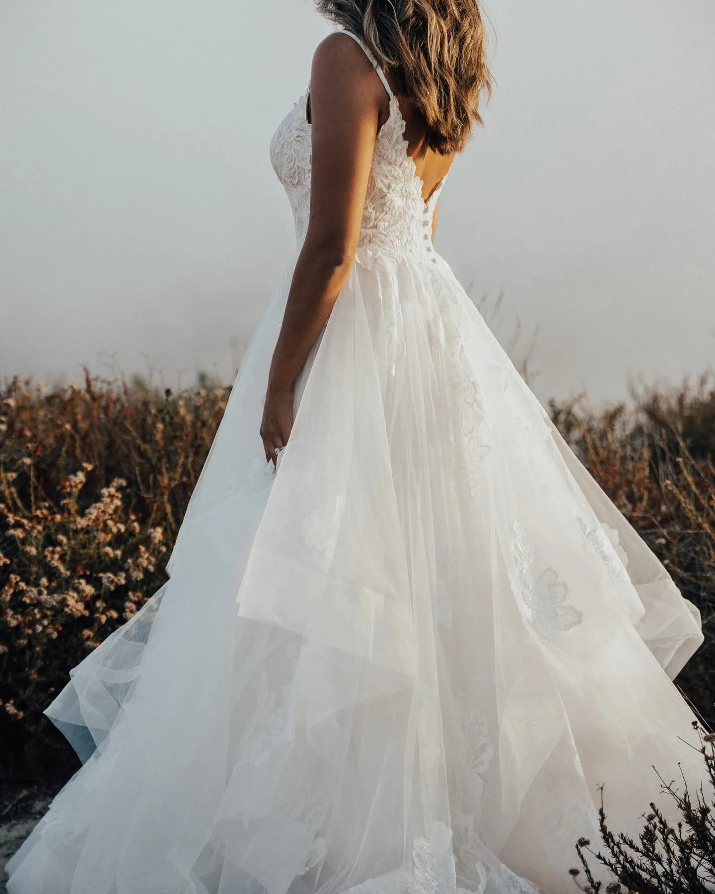 Rustic Country Bridal Wedding Dress 2023 Little Ballgown Ruffles vestidos de novia Garden Castle Chapel Boho robe de mariee Open V-Back Sweep Train Bohemian