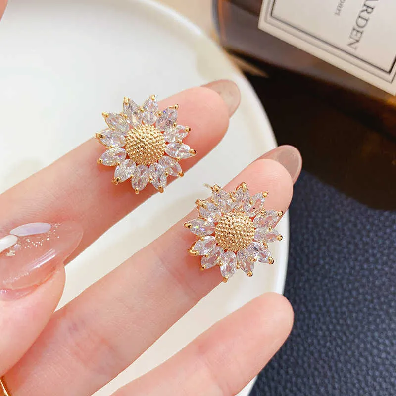 Charm Korean Fashion Sparkly Crystal Daisy Flower Earrings for Women Girl Gold Color Metal Sunflower Small Stud Earrings Party Jewelry G230307