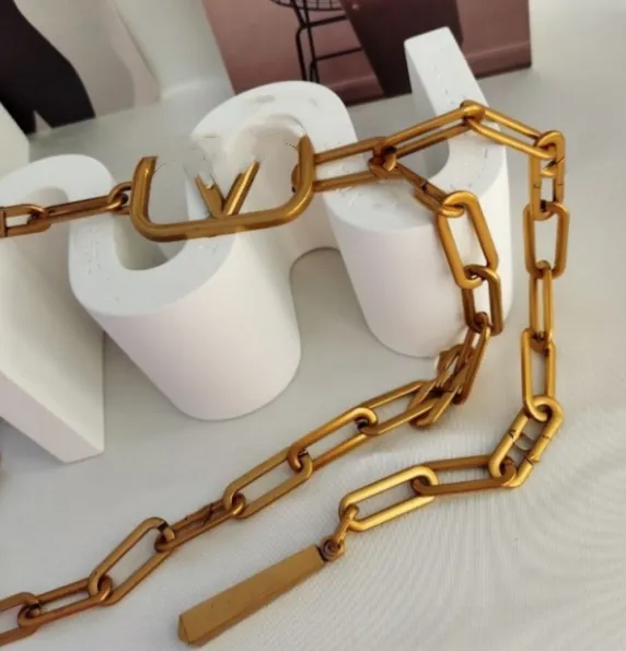 Chaîne en métal longue frange chaîne lettre chaîne de taille mode européenne et américaine anneau unique pendentif rétro chaîne de taille pour les femmes