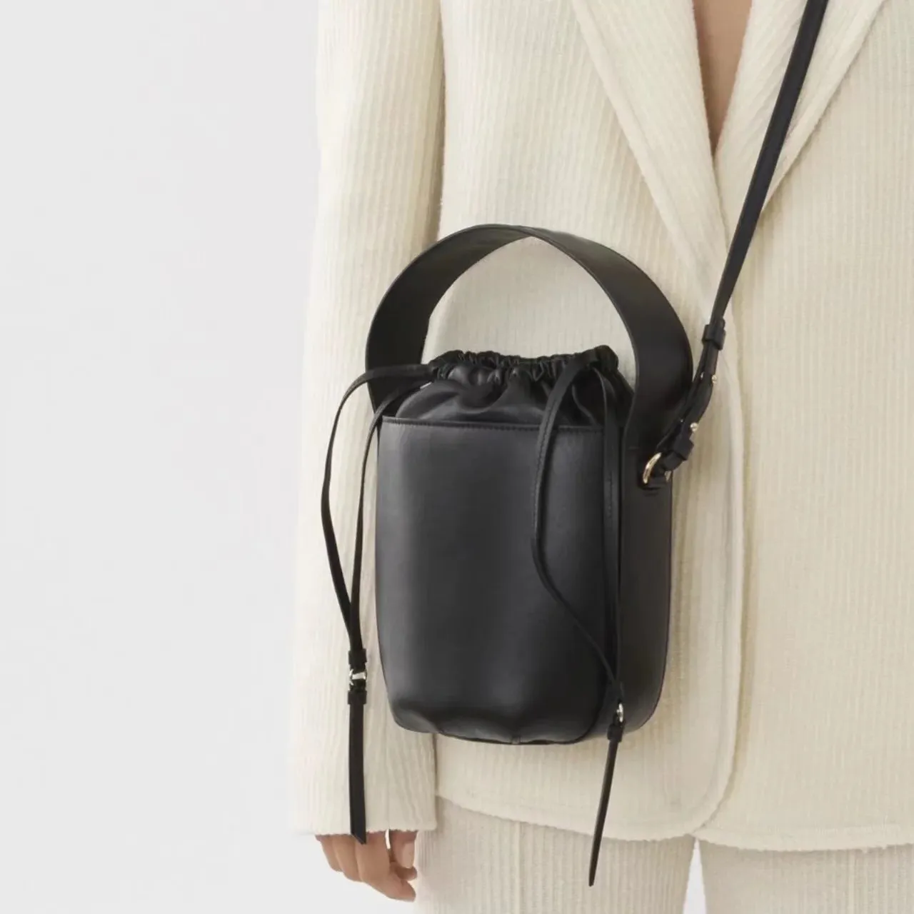 Çapraz vücut bayanlar rahat kova çantaları lüks alışveriş çantası çantalar moda korloy omuz çantaları tasarımcılar mektuplar deri çanta