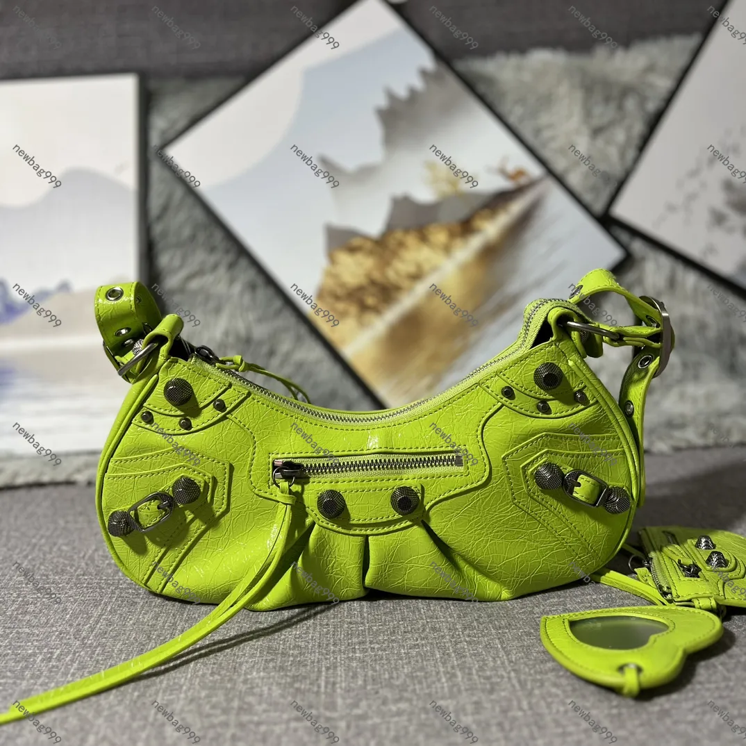 豪華なデザイナークロスボディバッグ女性ルキャゴールショルダーバッグデザインプリーツサドルクロスボディバッグコイン財布と化粧品の鏡付き女性のメッセンジャーバッグ