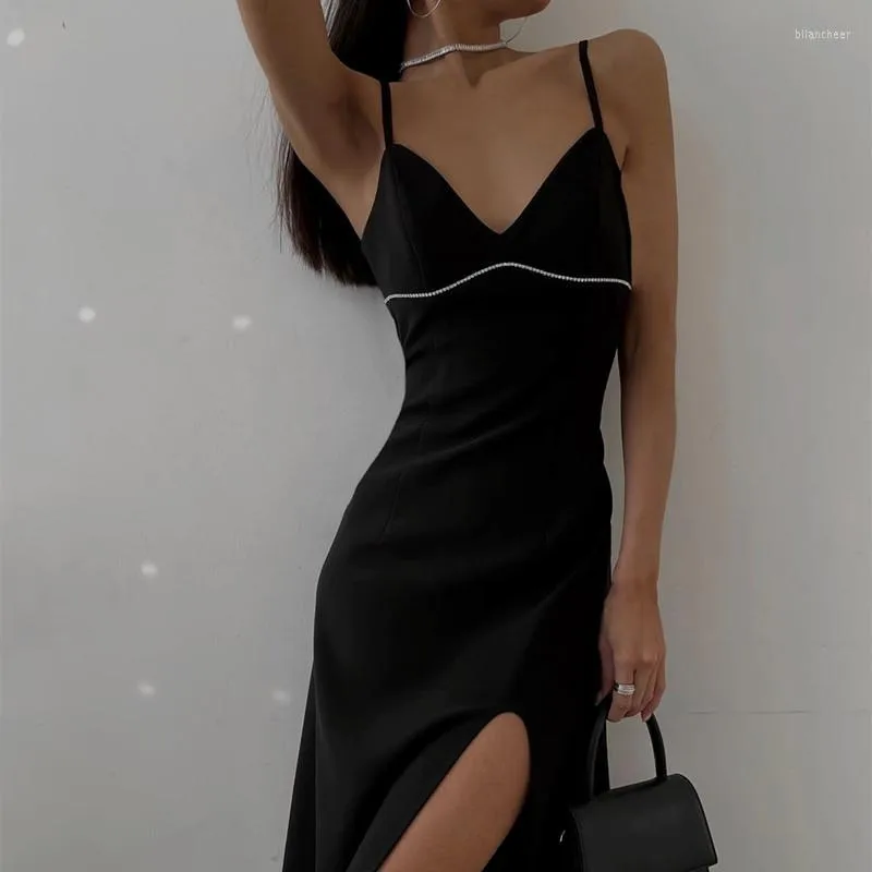 Casual Dresses Black Spaghetti Strap Sexig V-ringning Backless Mid-Calf Split Women Dress 2023 Summer European Style Diamonds High midjan