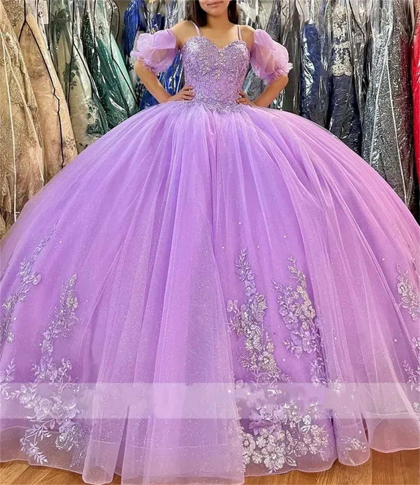 Lilas Quinceanera Robes Floral Dentelle Applique Paillettes Bretelles Spaghetti Manches Courtes Sur Mesure Douce Princesse Pageant Robe De Bal Robes