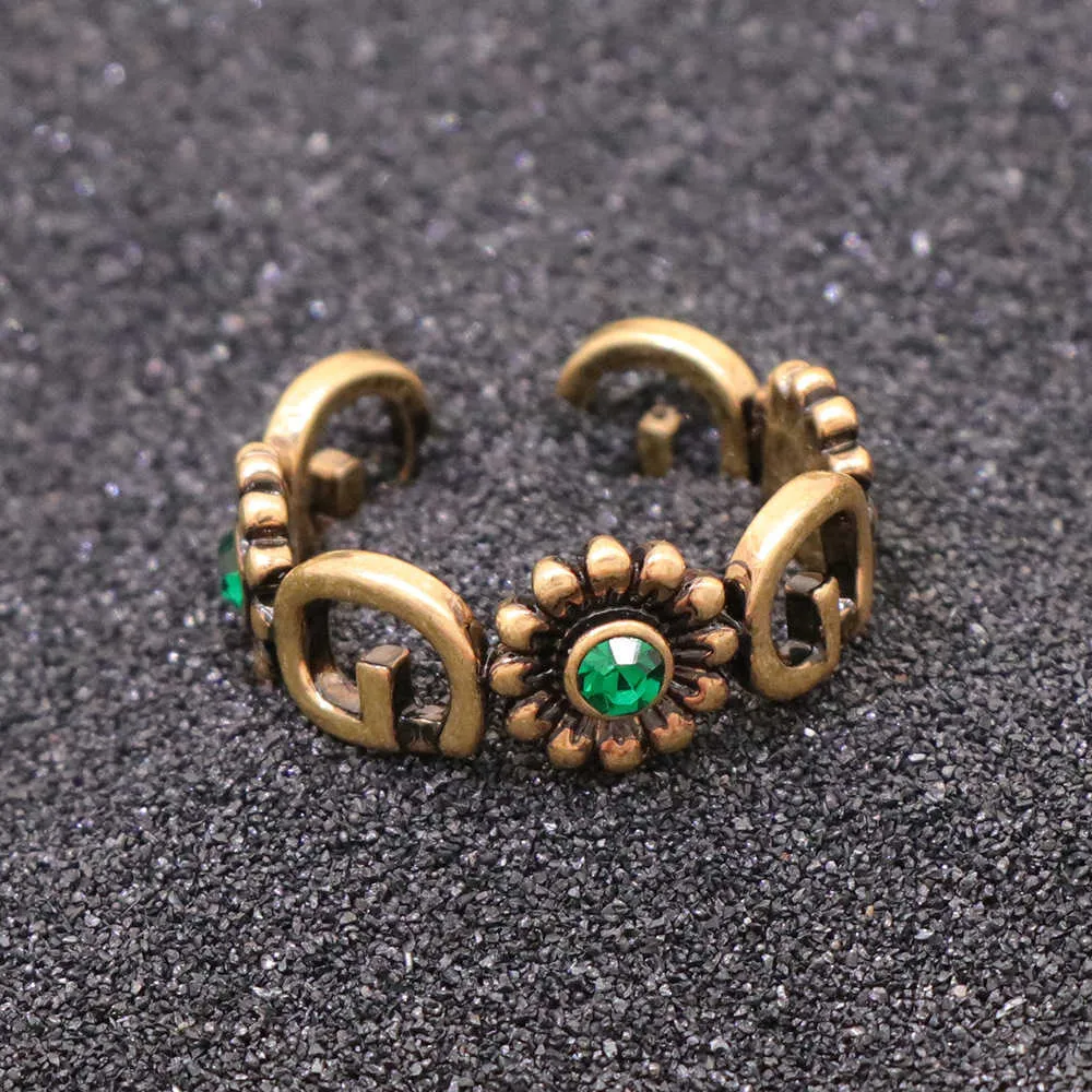 2023 New Luxury High Quality Fashion Jewelry for Medieval Vintage Ancient Family Emerald with Gold Light Luxury Open Ring
