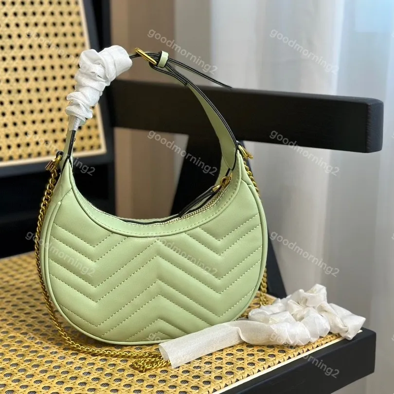 Bolsas femininas de corpo cruzado de couro nas axilas Bolsa de ombro de grife 2023 Moda Bolsas pequenas Pochette Clássico Bolsa meia-lua Carteira hobo Bolsa de mão Alça de corrente