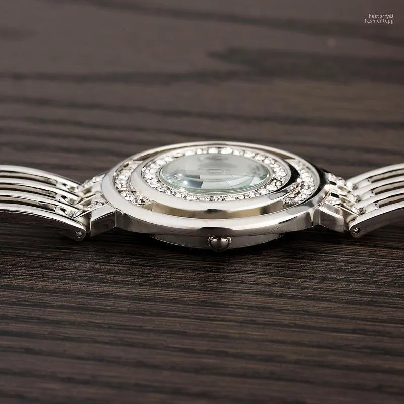 Bilek saatleri içi boş eşmerkezli daire bayanlar alaşım elmas moda kişilik bileziği izlemek Watchwrristwatches hect22