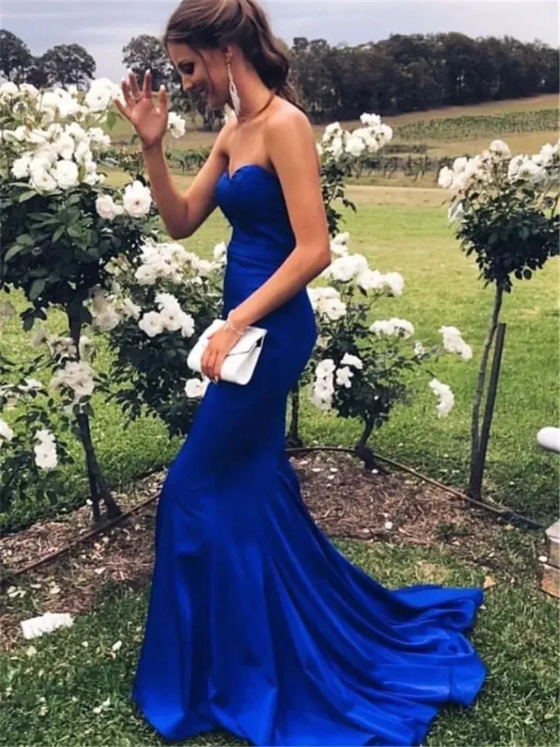 Royal Blue Bridesmaid Dresses Simple Designed Mermaid Sweetheart Rygglös långvarig bröllopsgäst Maid av hedersklänningar Evening Prom Dress Formal Robes Custom BC15201